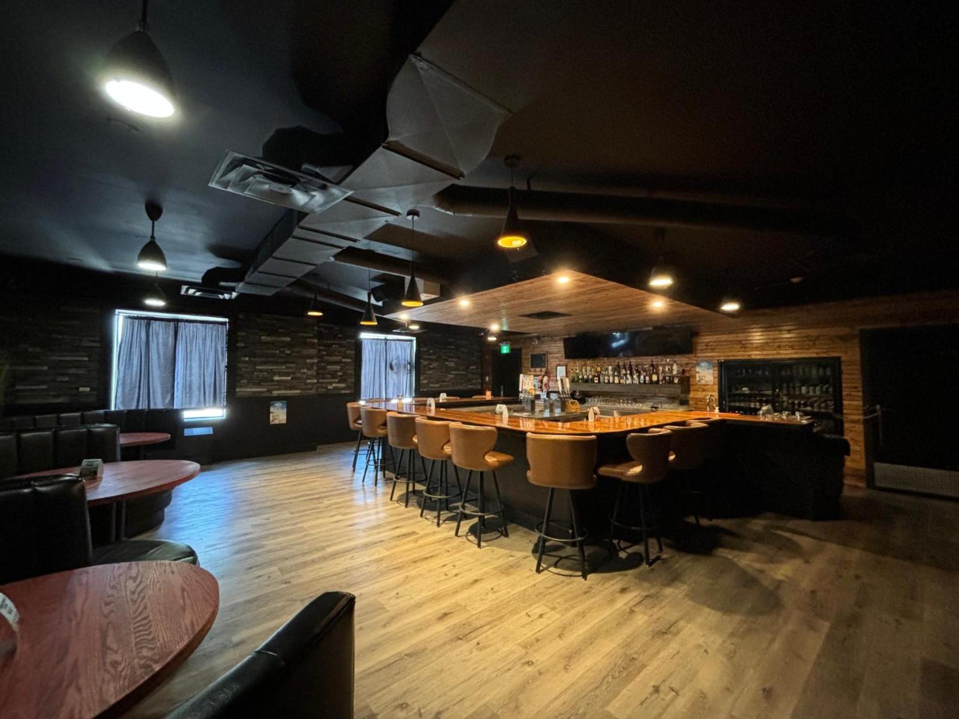 Ramada By Wyndham Estevan Екстер'єр фото